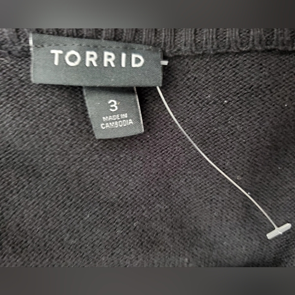 TORRID Lips Kiss Black Cotton Sweater! 💋 - Picture 8 of 8